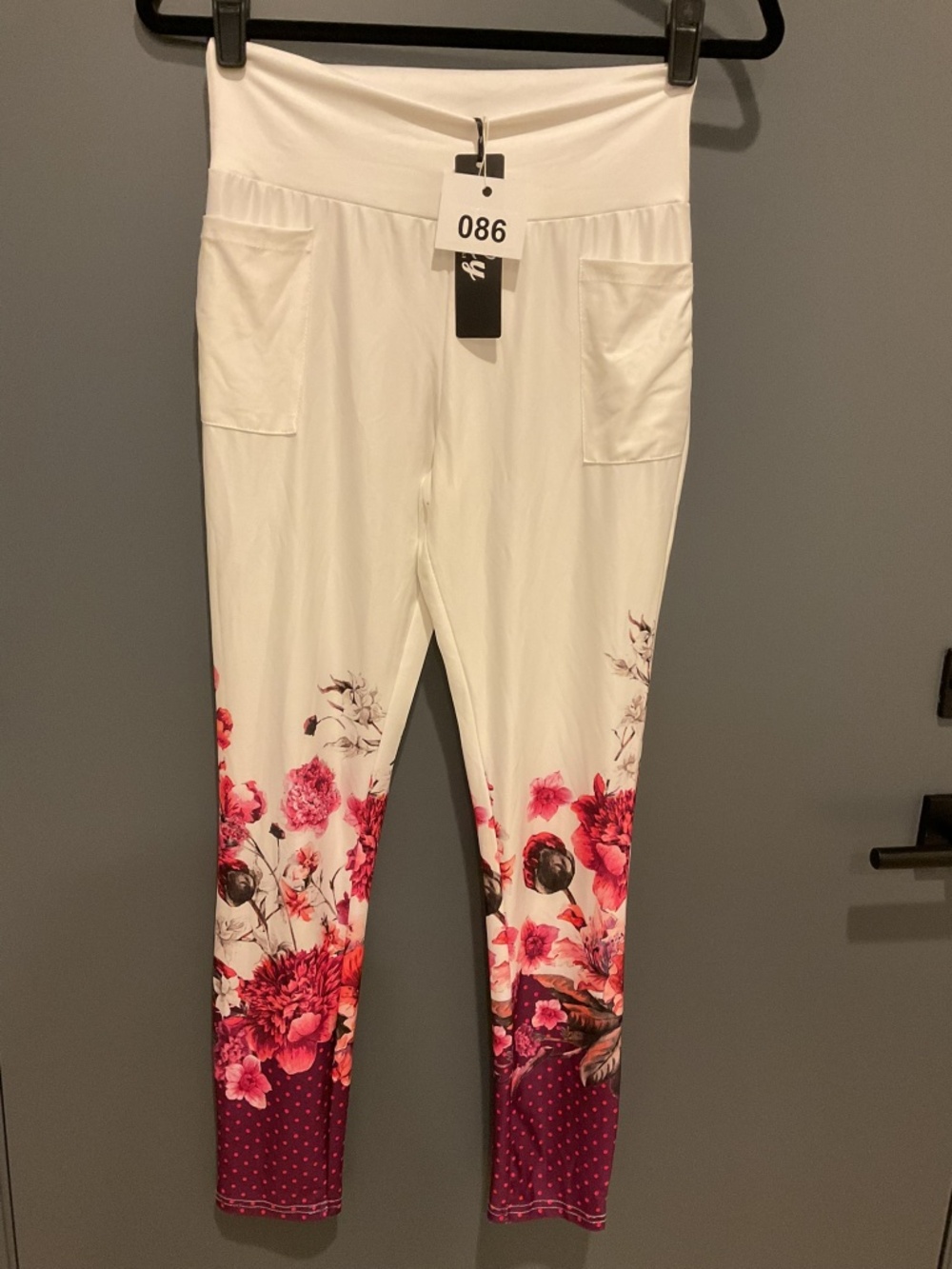 086 Brand new floral pattern pants
